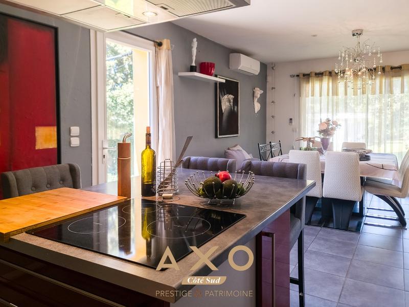 Maison - 230 m² - 8 pièces