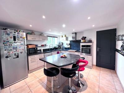 Maison - 140 m² - 5 pièces