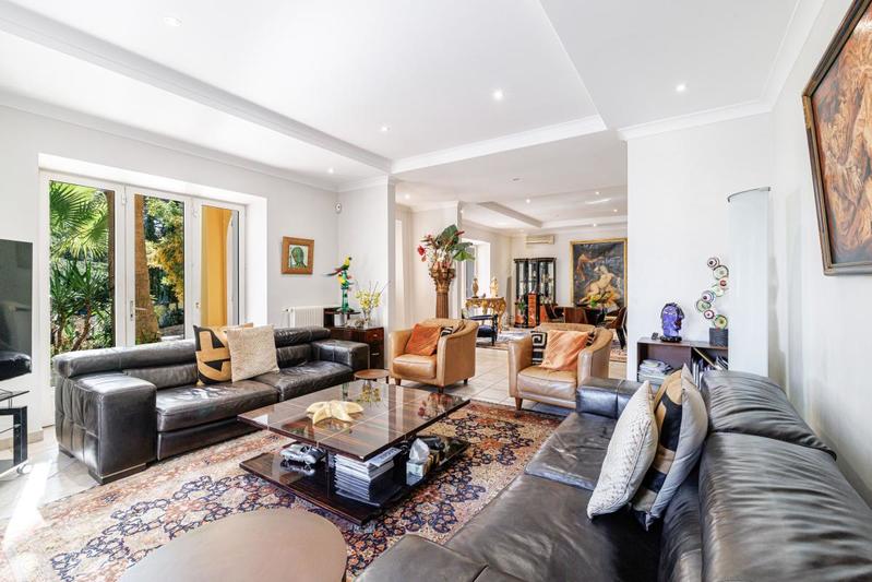 Propriété - 350 m² - 7 pièces