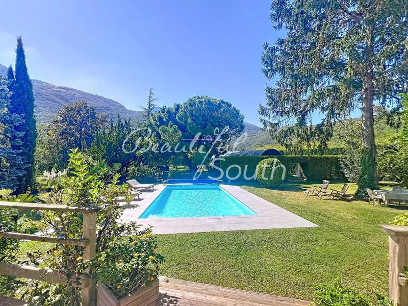 Maison - 147 m² - 9 pièces