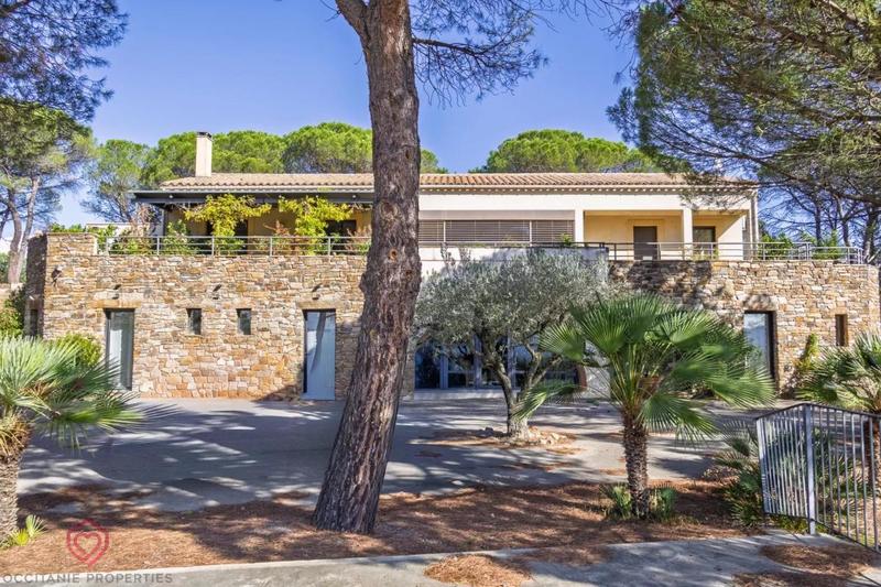 Propriété - 318 m² - 7 pièces