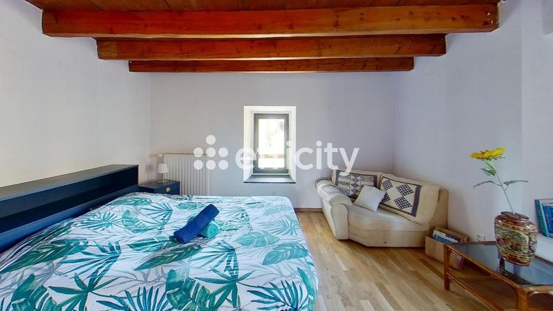 Maison - 220 m² - 7 pièces