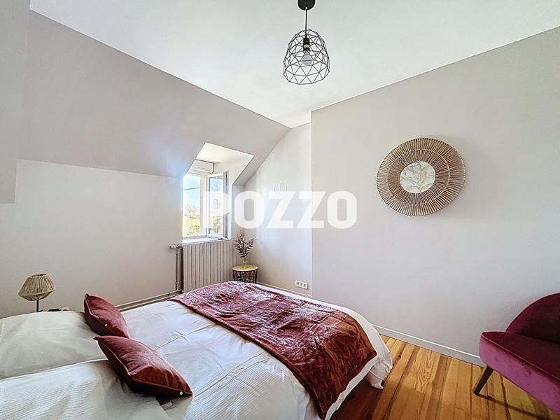 Maison - 249 m² - 10 pièces