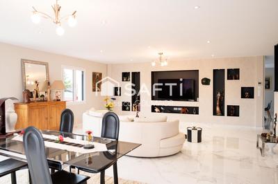 Villa - 222 m² - 6 pièces