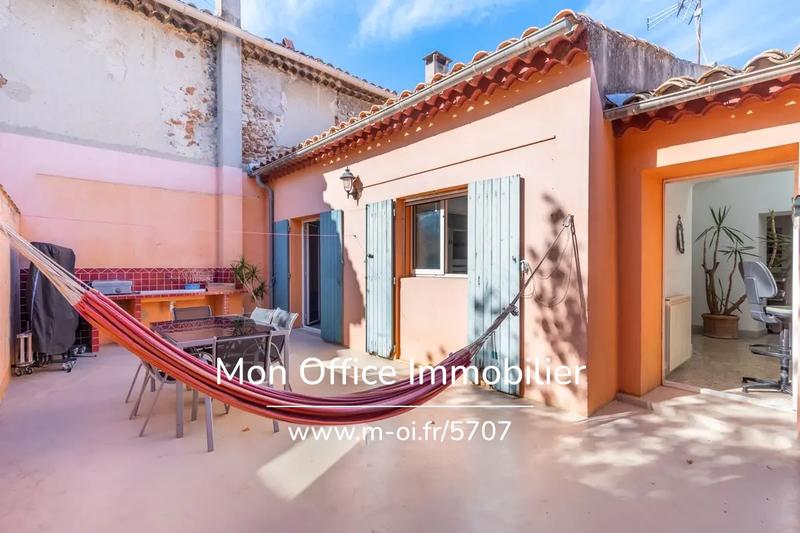 Maison - 225 m² - 8 pièces