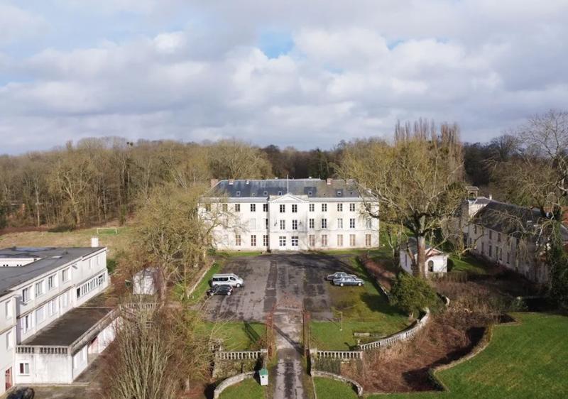 Manoir - 1 800 m² - 100 pièces