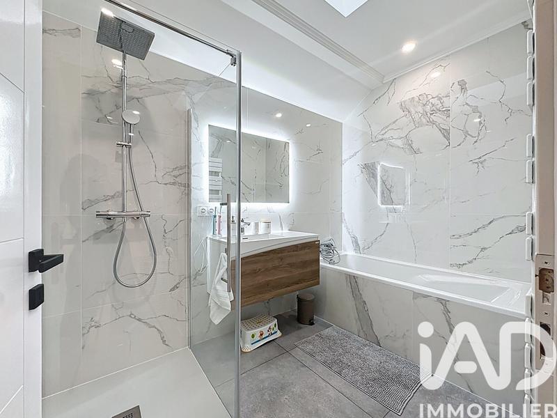 Maison - 282 m² - 12 pièces