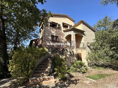 Maison - 290 m² - 12 pièces