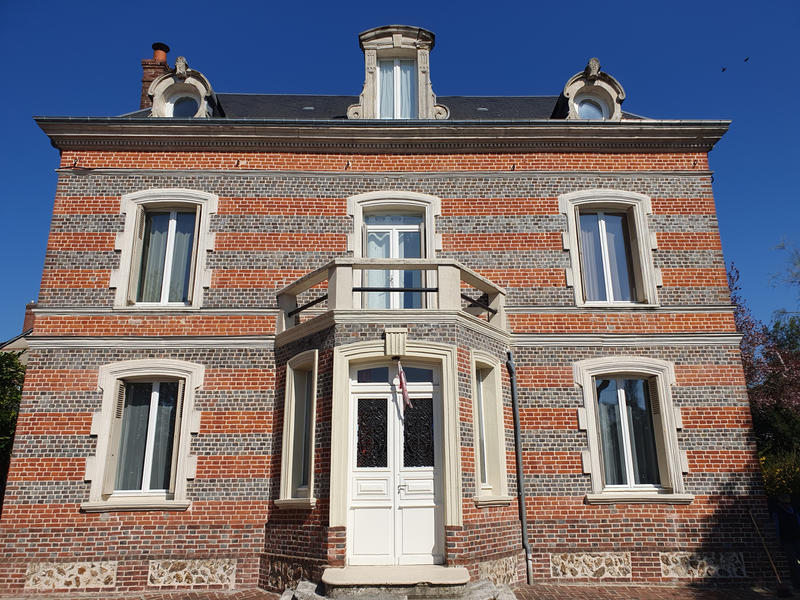 Maison - 187 m² - 10 pièces