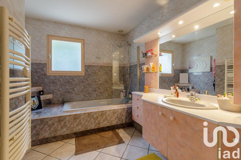 Maison - 216 m² - 6 pièces