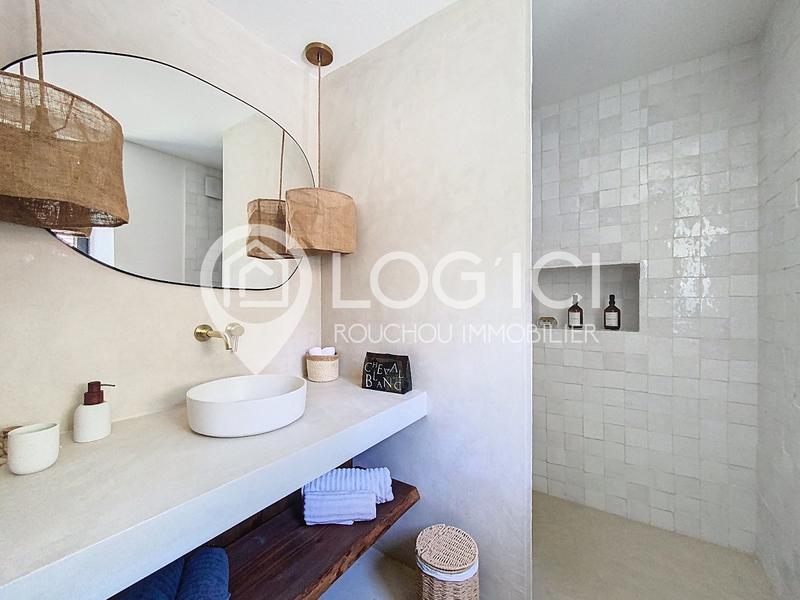 Maison - 240 m² - 7 pièces