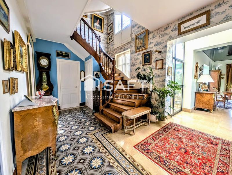 Maison - 208 m² - 10 pièces