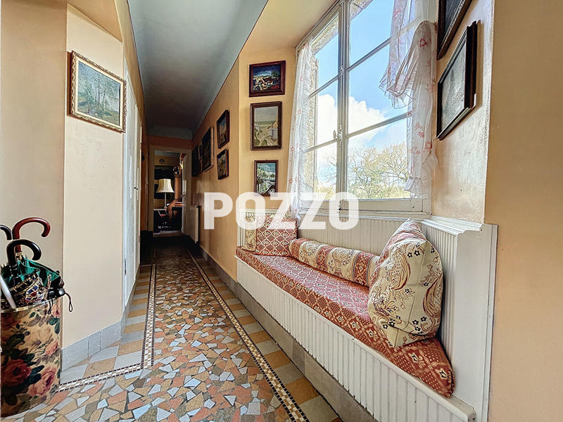 Maison - 439 m² - 16 pièces