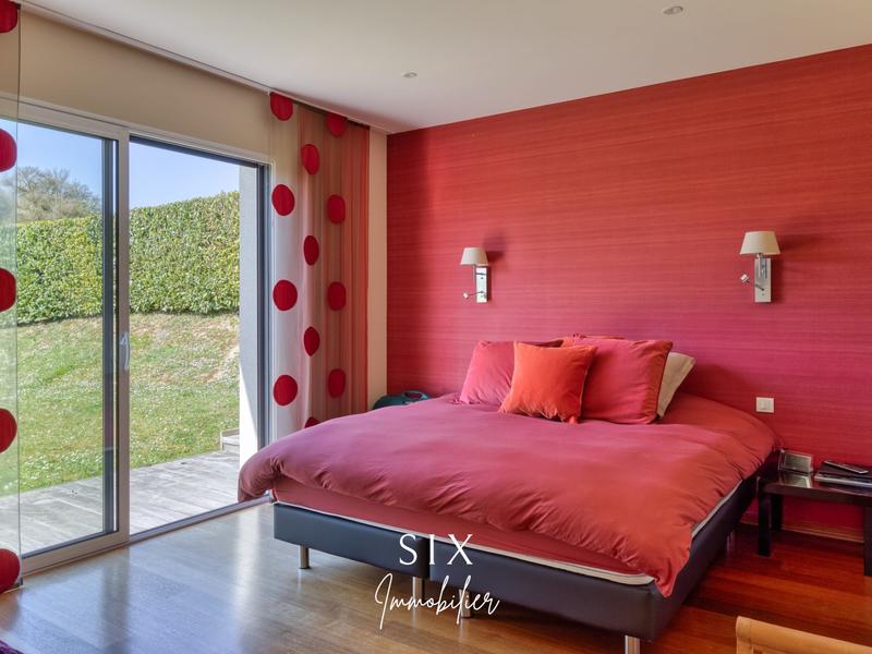 Maison - 270 m² - 9 pièces