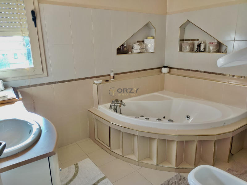 Villa - 270 m² - 7 pièces