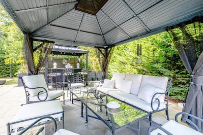 Propriété - 289 m² - 9 pièces