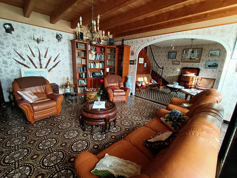 Maison - 207 m² - 7 pièces