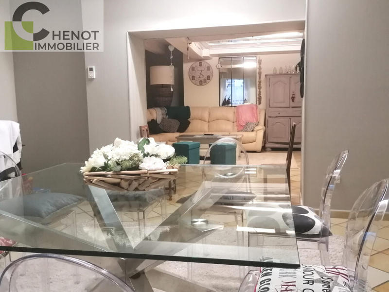 Propriété - 250 m² - 7 pièces