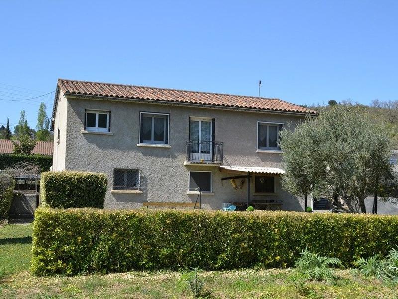 Maison traditionnelle - 108 m² - 6 pièces