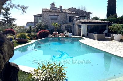 Maison - 260 m² - 7 pièces