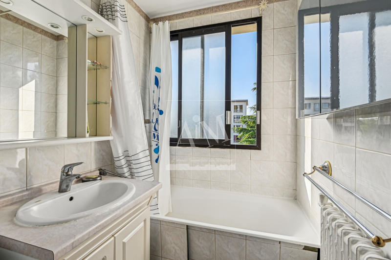 Appartement - 80 m² - 5 pièces