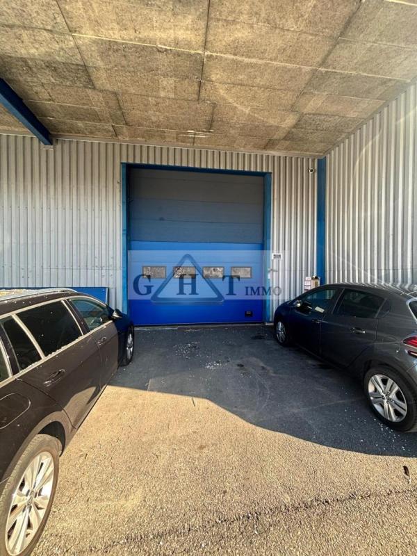 Entrepôt - 713 m²