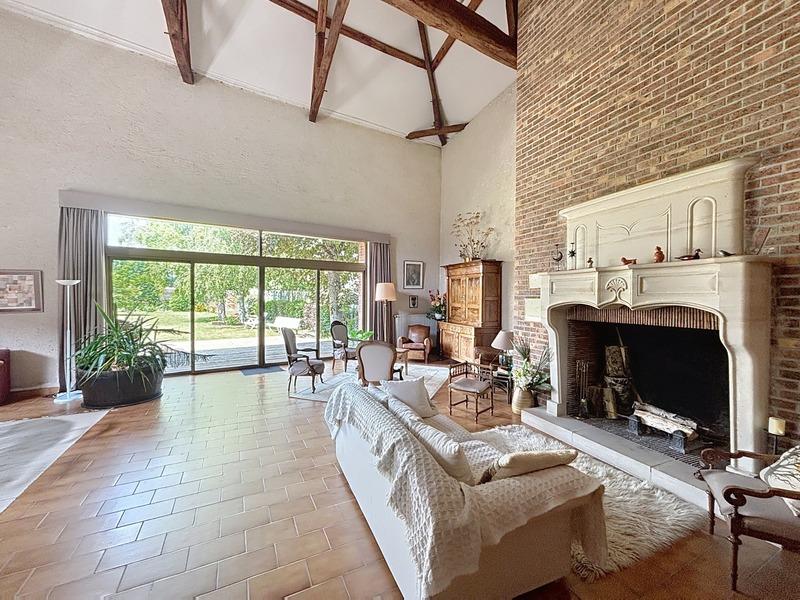 Maison - 350 m² - 12 pièces