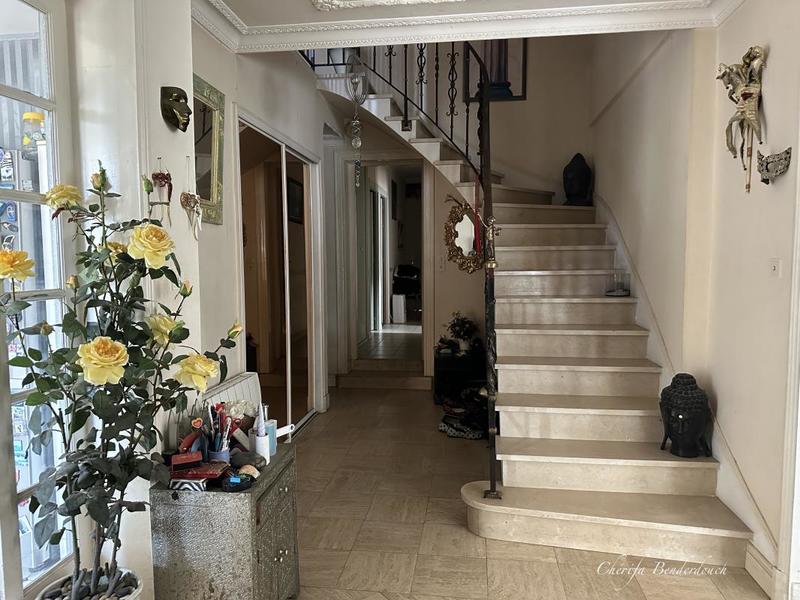 Maison - 300 m² - 10 pièces