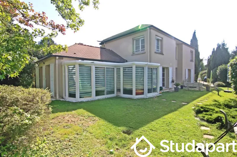 Chambre - 13 m² - 1 pièce