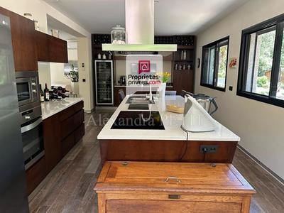 Maison - 257 m² - 7 pièces