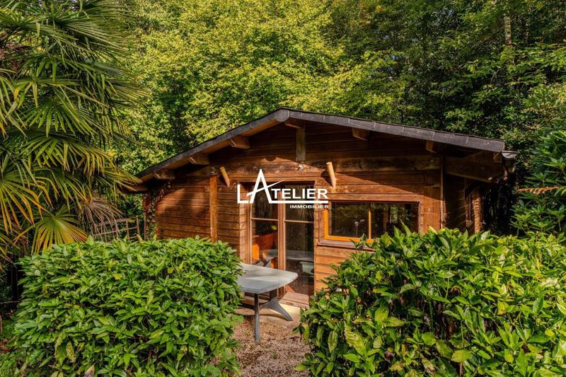 Maison - 230 m² - 11 pièces