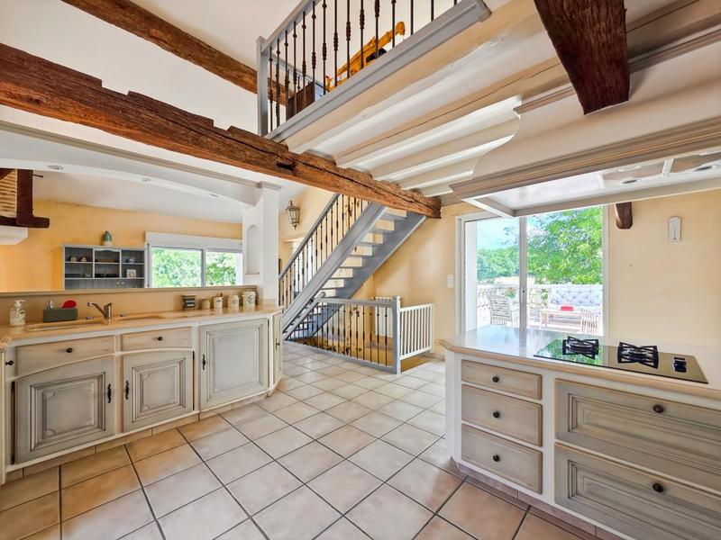 Demeure - 400 m² - 7 pièces