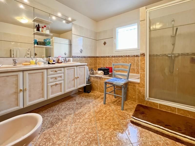 Maison - 177 m² - 7 pièces