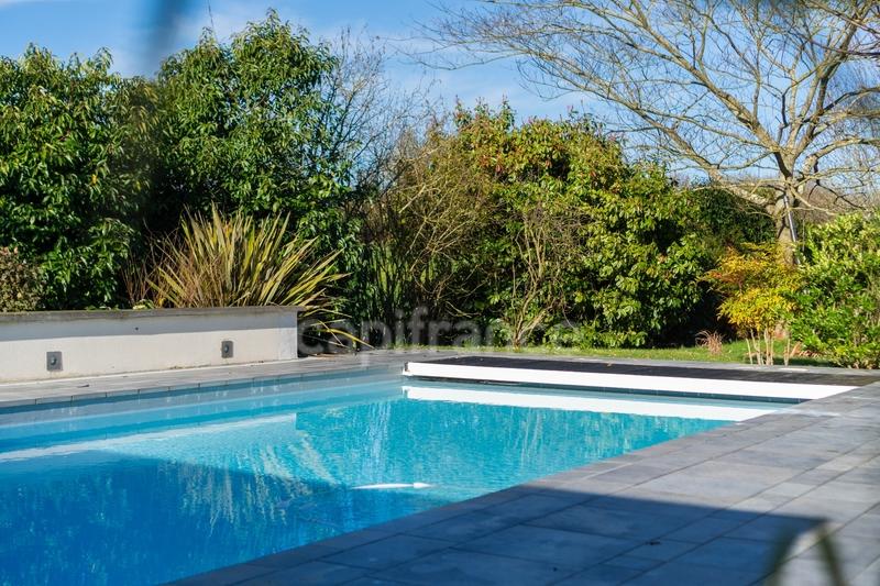 Maison - 228 m² - 8 pièces