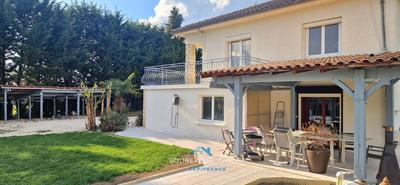 Maison - 252 m² - 8 pièces