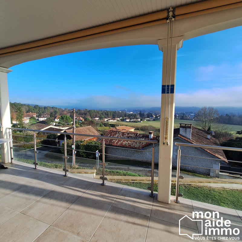 Maison - 235 m² - 7 pièces