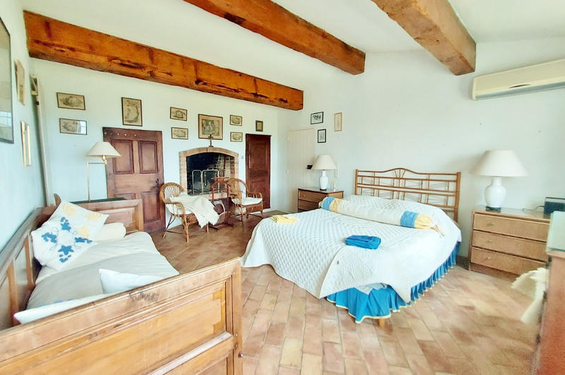 Maison - 260 m² - 10 pièces