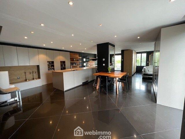 Maison - 730 m² - 10 pièces