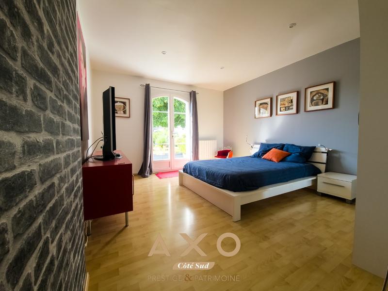 Maison - 300 m² - 10 pièces