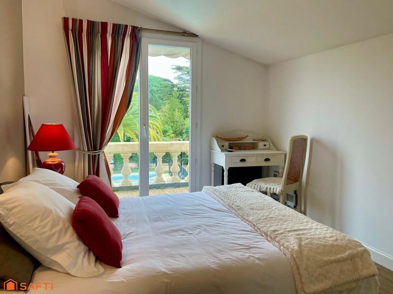 Maison - 200 m² - 6 pièces