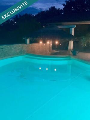 Maison - 290 m² - 9 pièces