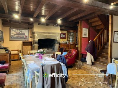 Maison - 195 m² - 10 pièces