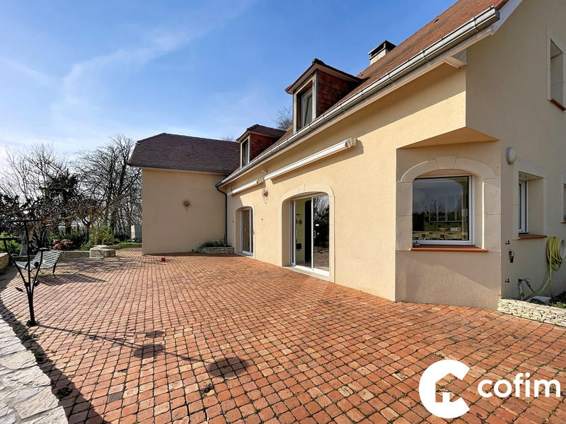 Maison - 237 m² - 10 pièces