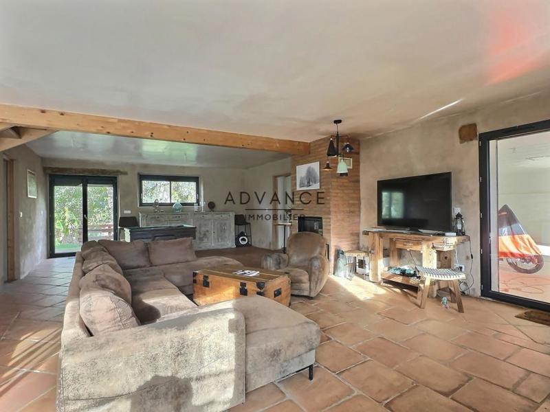 Corps de ferme - 320 m² - 5 pièces