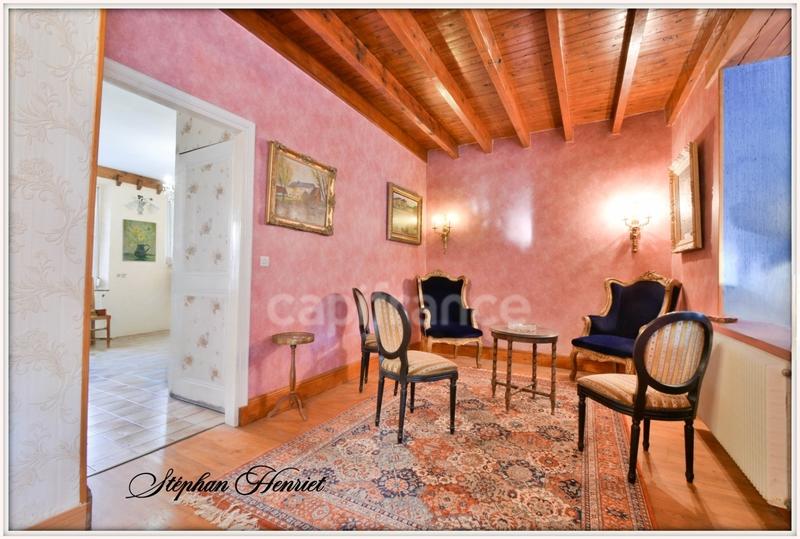 Maison - 266 m² - 11 pièces