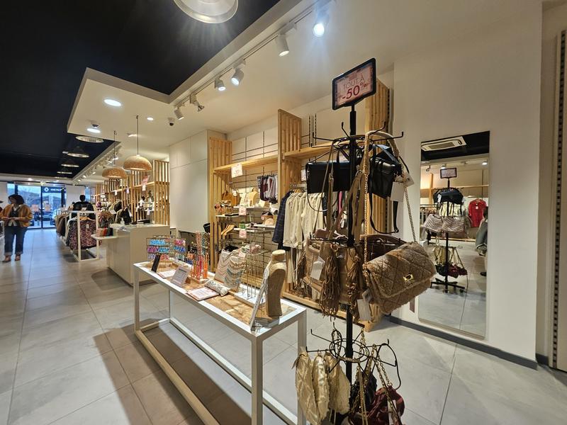 Local commercial - 308 m² - 1 pièce