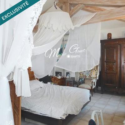 Maison - 237 m² - 8 pièces