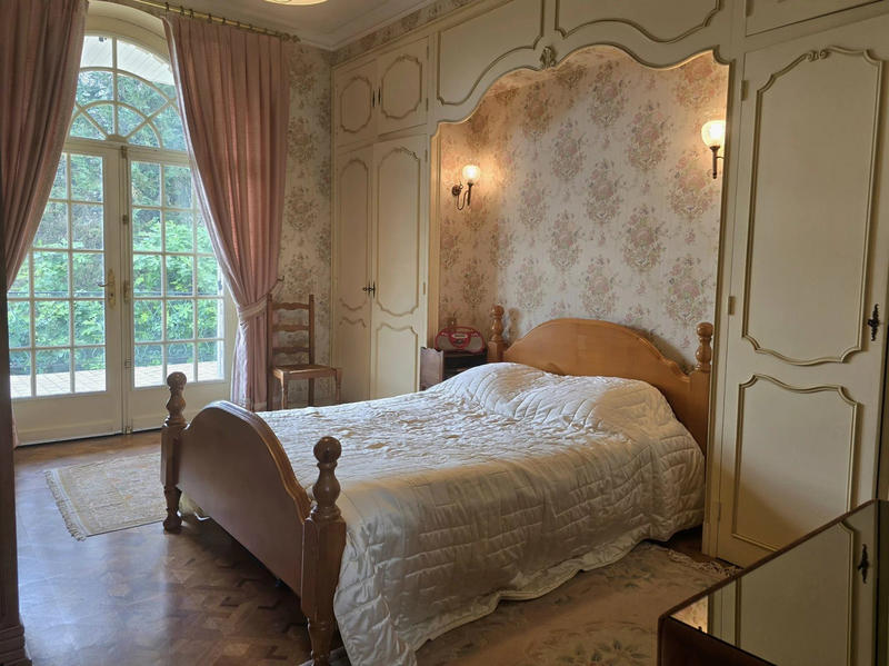 Maison - 322 m² - 11 pièces