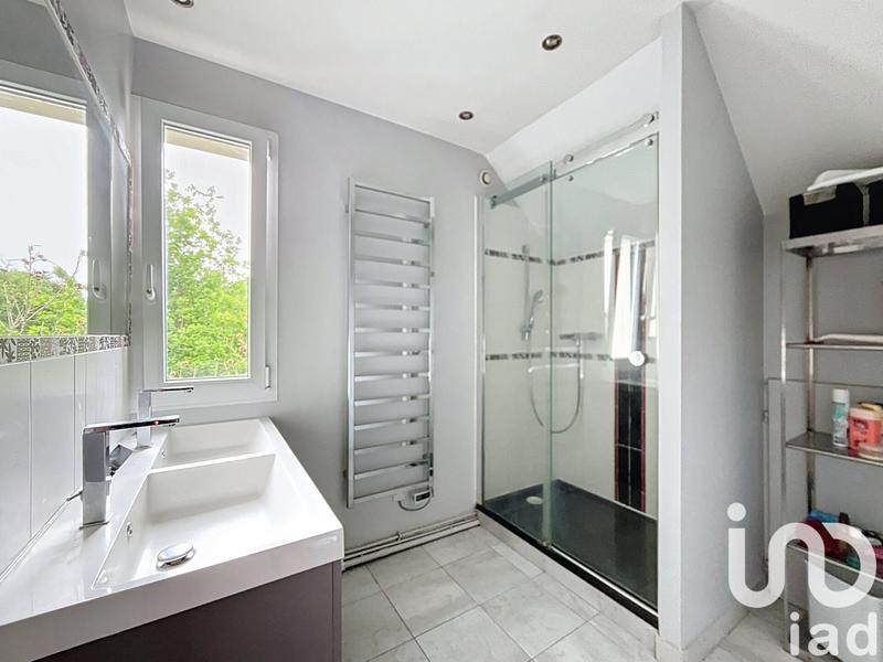 Maison - 250 m² - 8 pièces