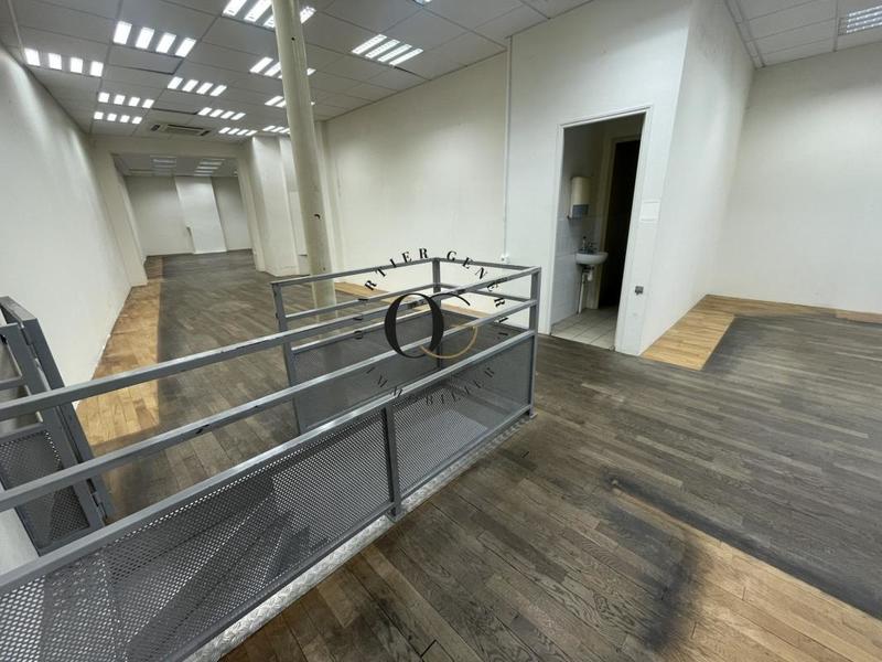 Local commercial - 128 m² - 3 pièces
